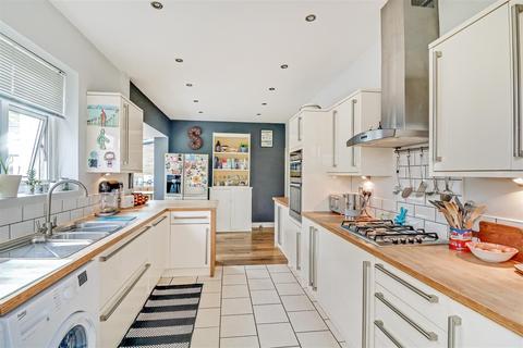 32 Berkeley Gardens, Leigh-on-sea, SS9 2TE