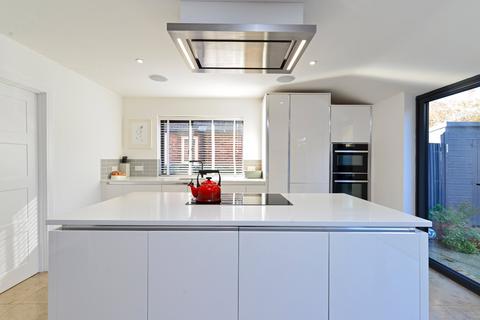 44 Minster Road, Godalming, GU7 1SR