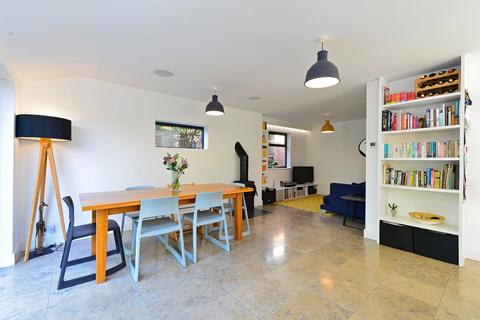 44 Minster Road, Godalming, GU7 1SR
