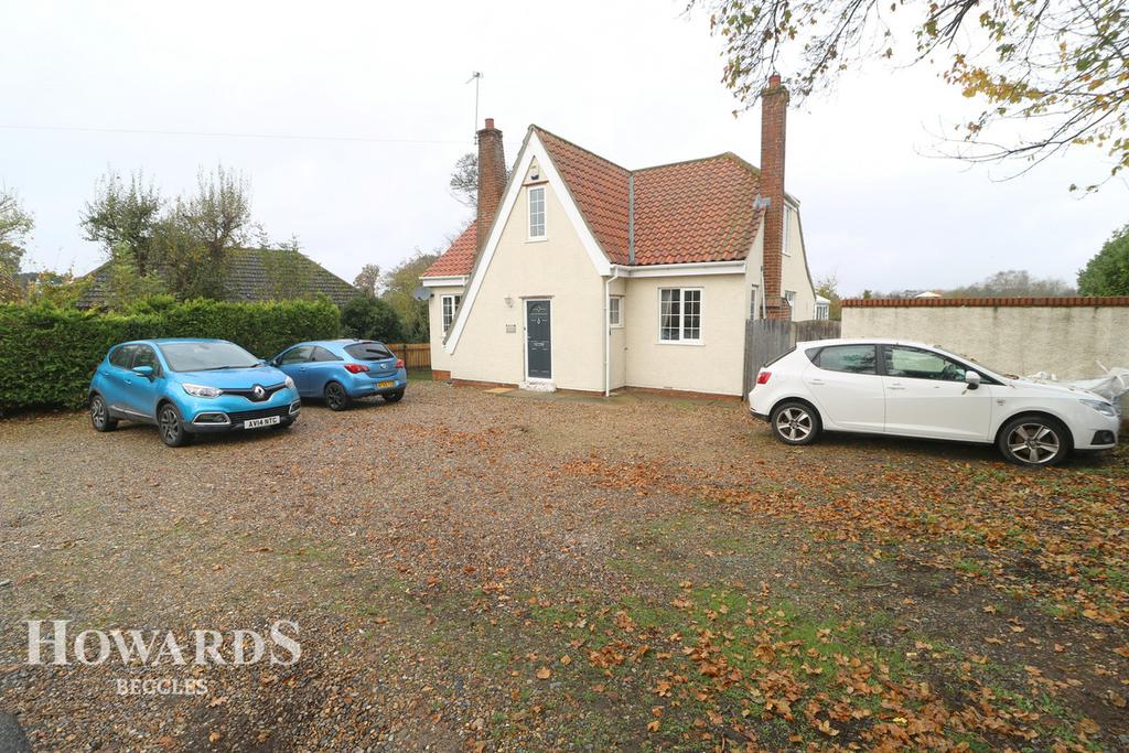 Lowestoft Road, Beccles 4 bed detached house £375,000