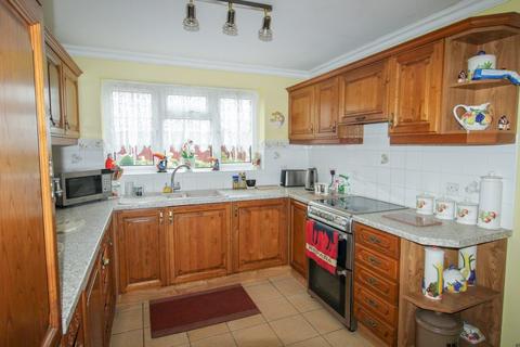 6 Ely Close, Priorslee, Telford, TF2 9UW