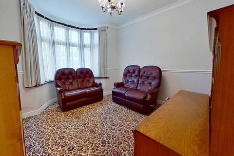 60 Main Road, Romford, RM1 3DB