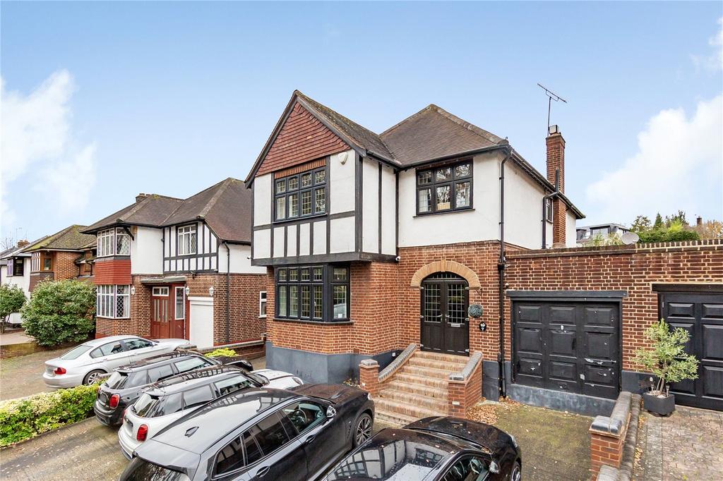 Brook Way, Chigwell, IG7 4 bed link detached house £1,385,000