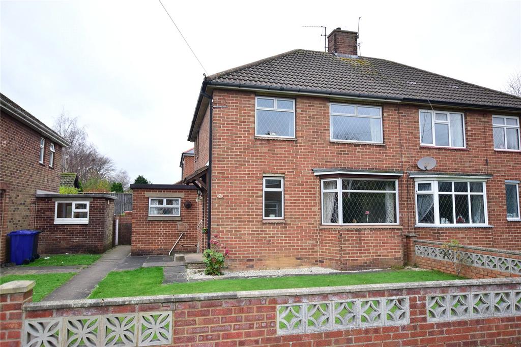 Lisburn Grove, Grimsby, DN33 3 bed semidetached house £115,000