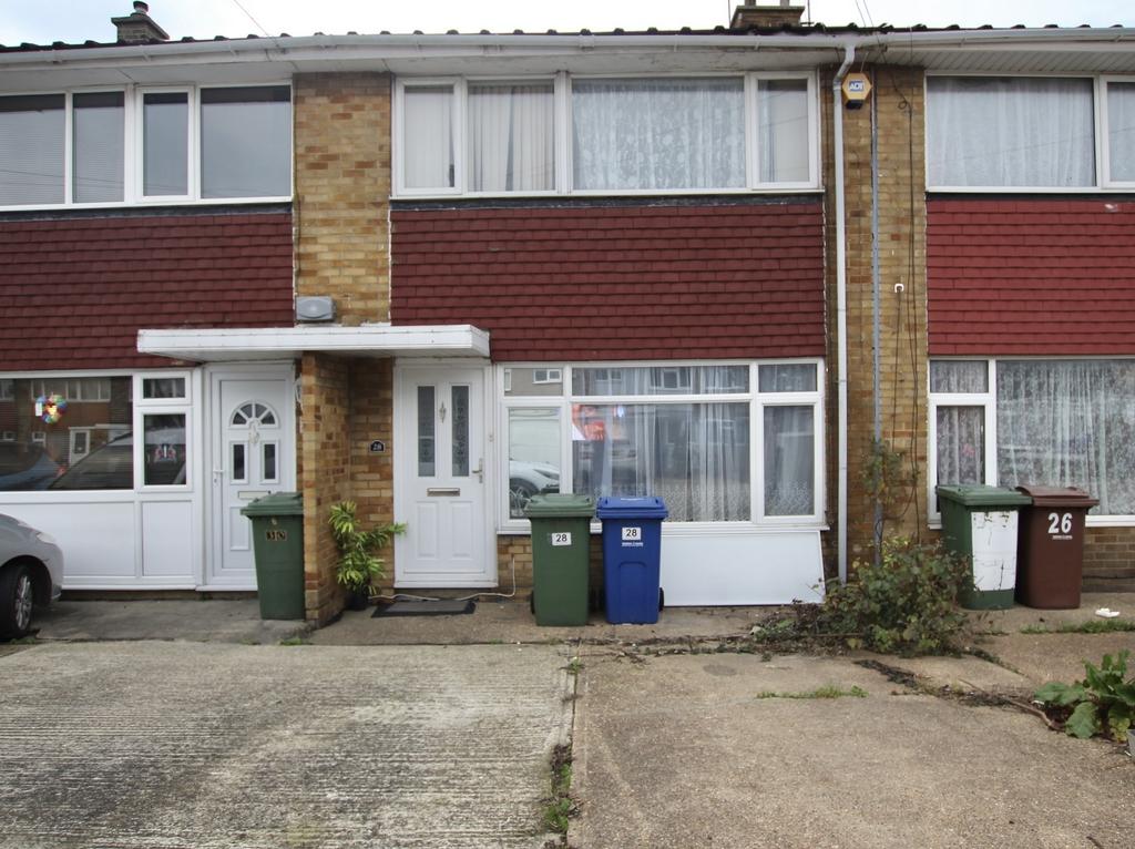 Byron Gardens, Tilbury, RM18 3 bed house £270,000