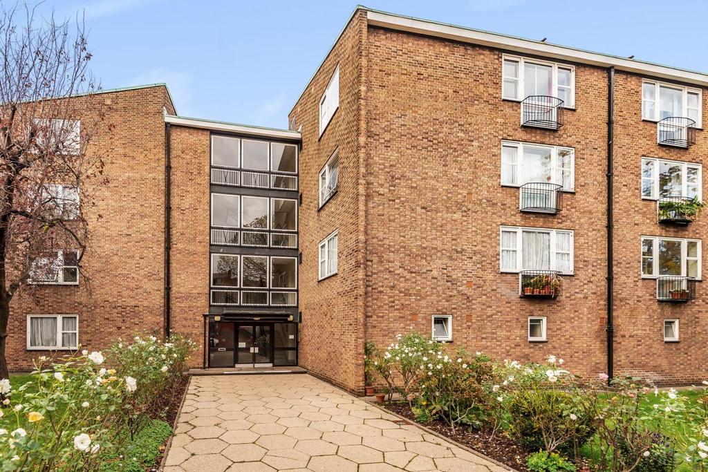 Kennington Park Road, Kennington 1 bed flat £390,000