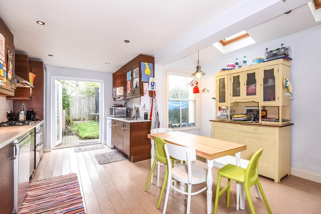 Camborne Road Southfields SW18 4 bed house £2,500 pcm (£577 pw)