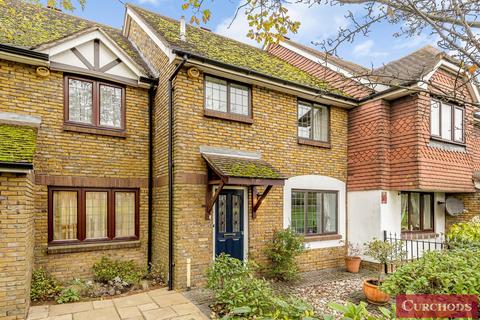 9 Cassocks Square, Shepperton, TW17 8JH