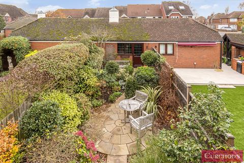 9 Cassocks Square, Shepperton, TW17 8JH