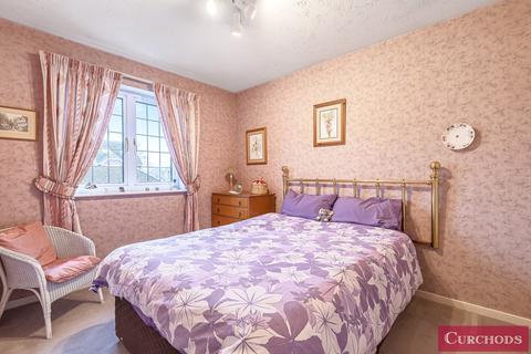 9 Cassocks Square, Shepperton, TW17 8JH