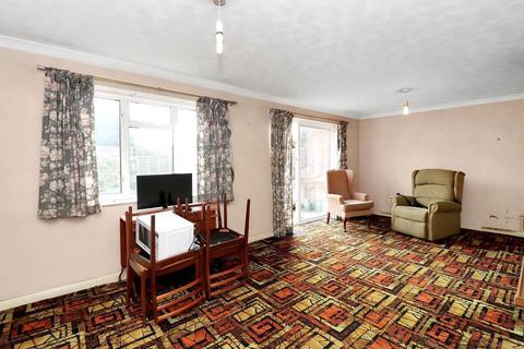 3 Elms Drive, Bourne End, SL8 5HB