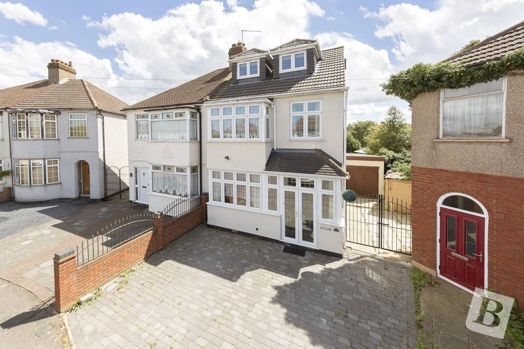 Eddy Close, Romford, RM7 4 bed semidetached house £500,000