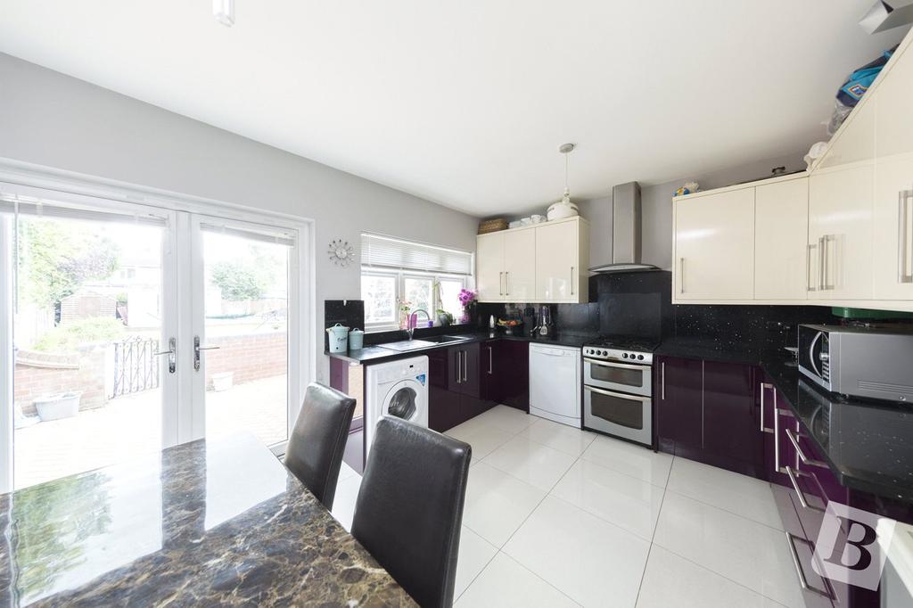 Eddy Close, Romford, RM7 4 bed semidetached house £500,000