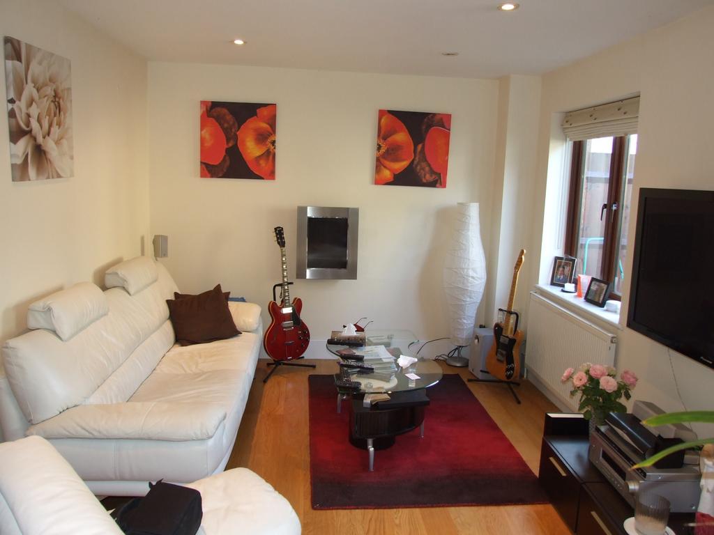 3 Bedroom 3 Bathroom House to let In Palermo Road