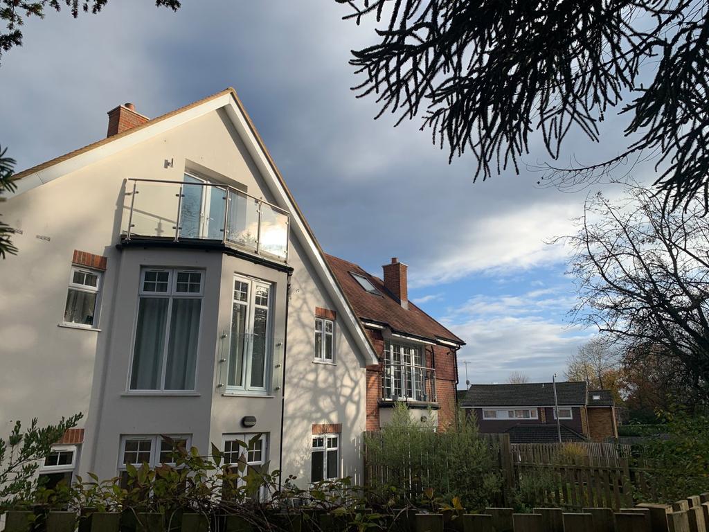 White Lion Road, Amersham 2 bed flat £1,300 pcm (£300 pw)