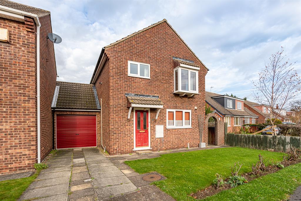 Main Street, Tickton, East Yorkshire, HU17 9RZ 3 bed link detached