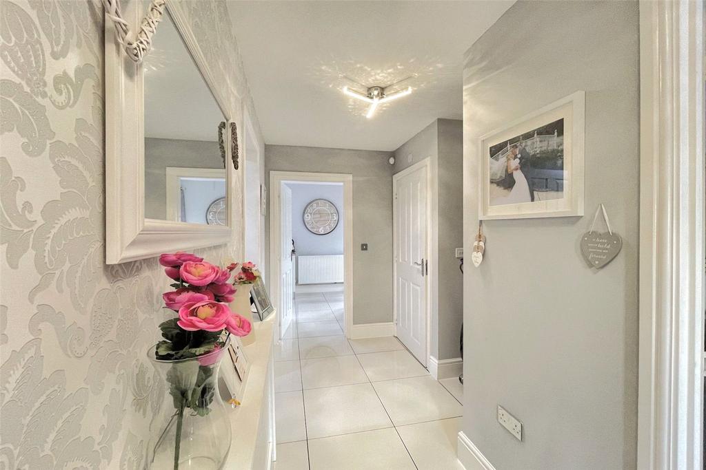 Windsor Park, Kingswood, Hull, HU7 4 bed detached house £250,000
