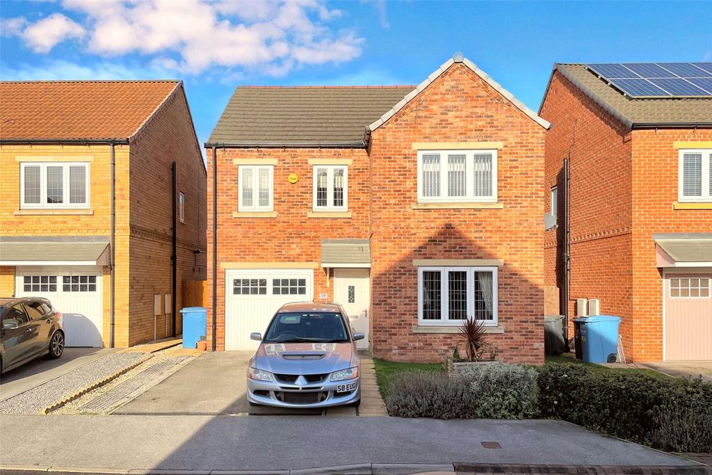 Windsor Park, Kingswood, Hull, HU7 4 bed detached house £250,000