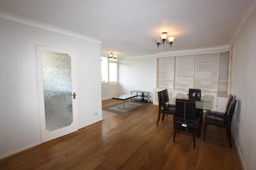 Hendon Hall Court, Parson Street... 2 bed flat £1,452 pcm (£335 pw)