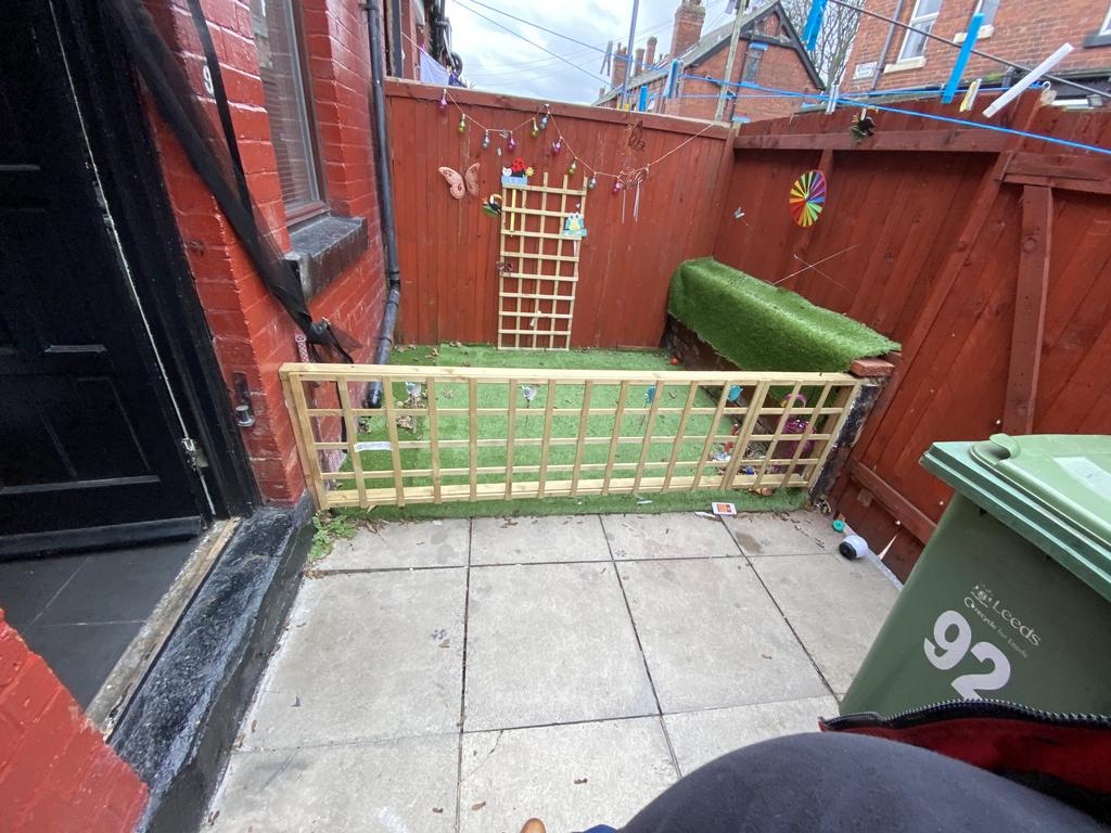 Victoria Grove, East End Park, Leeds... 2 bed terraced house £525 pcm