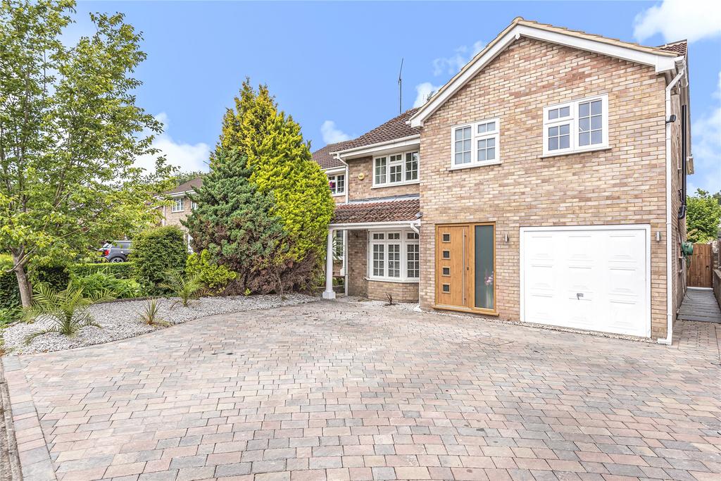Sheraton Close, Blackwater, Camberley, GU17 5 bed detached house £600,000