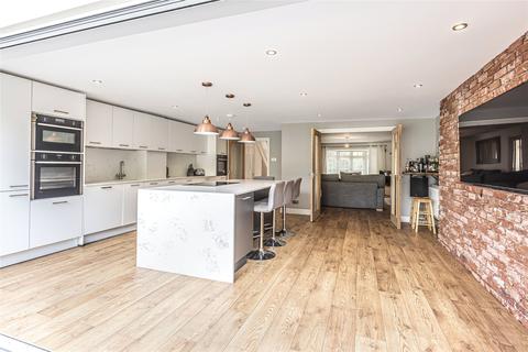 5 Sheraton Close, Blackwater, Camberley, GU17 9AZ
