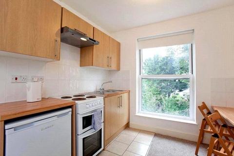 Studio to rent, Belsize Square, Belsize Park, London, NW3