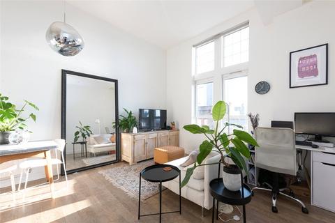2 bedroom apartment to rent, Glengall Road, London, NW6