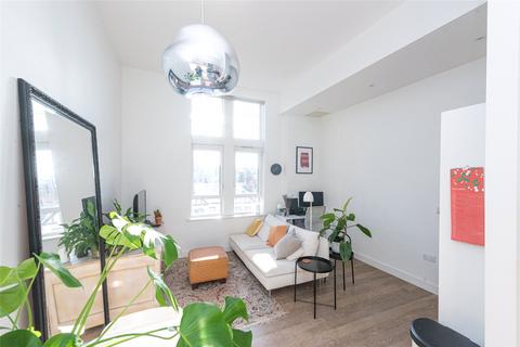 2 bedroom apartment to rent, Glengall Road, London, NW6