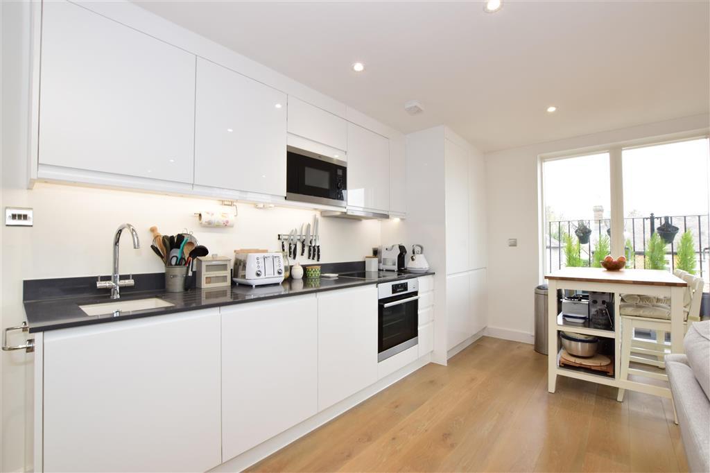 Lounge/Dining / Kitchen Area