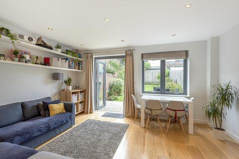 24 Hamlyn Gardens, London, SE19 2NX