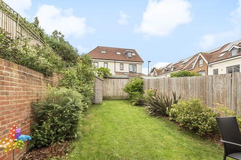 24 Hamlyn Gardens, London, SE19 2NX