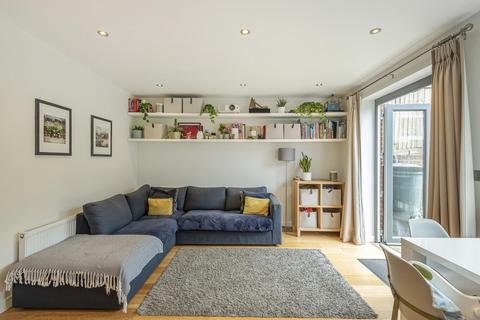 24 Hamlyn Gardens, London, SE19 2NX