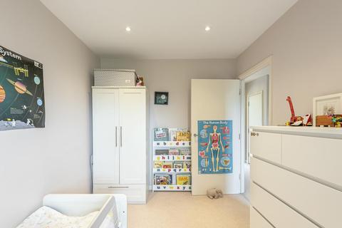 24 Hamlyn Gardens, London, SE19 2NX