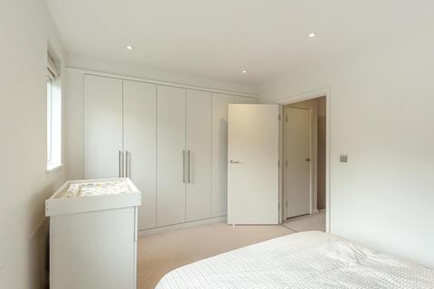 24 Hamlyn Gardens, London, SE19 2NX
