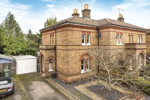 39 Raglan Road, Knaphill, Woking, GU21 2AR