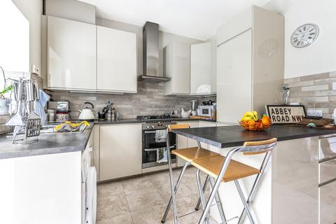 39 Raglan Road, Knaphill, Woking, GU21 2AR