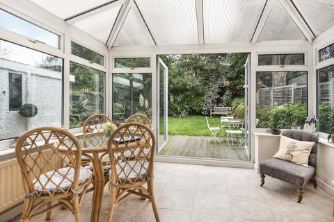 39 Raglan Road, Knaphill, Woking, GU21 2AR