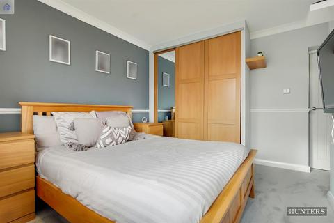 44 Arneways Avenue, Romford, RM6 5LX