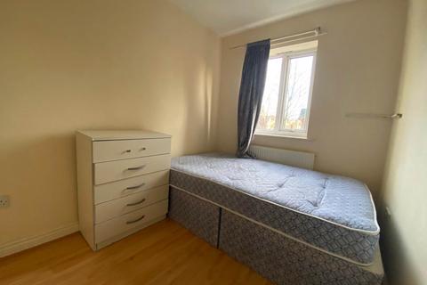2 bedroom apartment to rent, Wellington Road