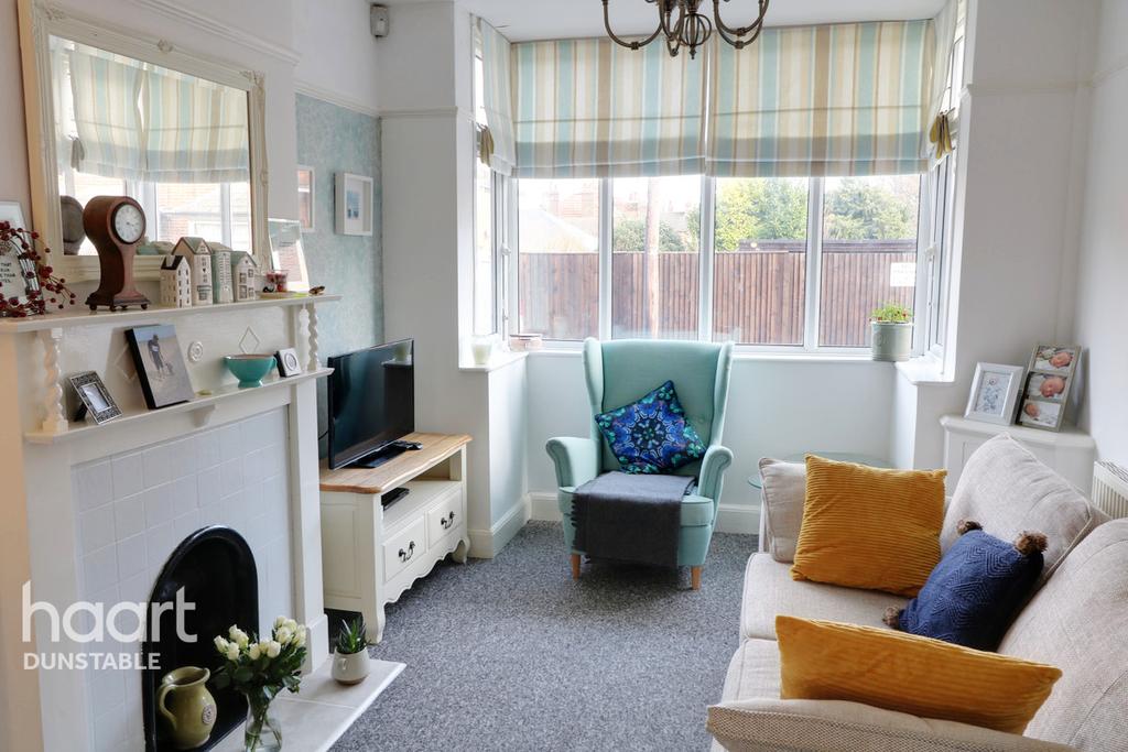 Stuart Street, Dunstable 3 bed end of terrace house £270,000