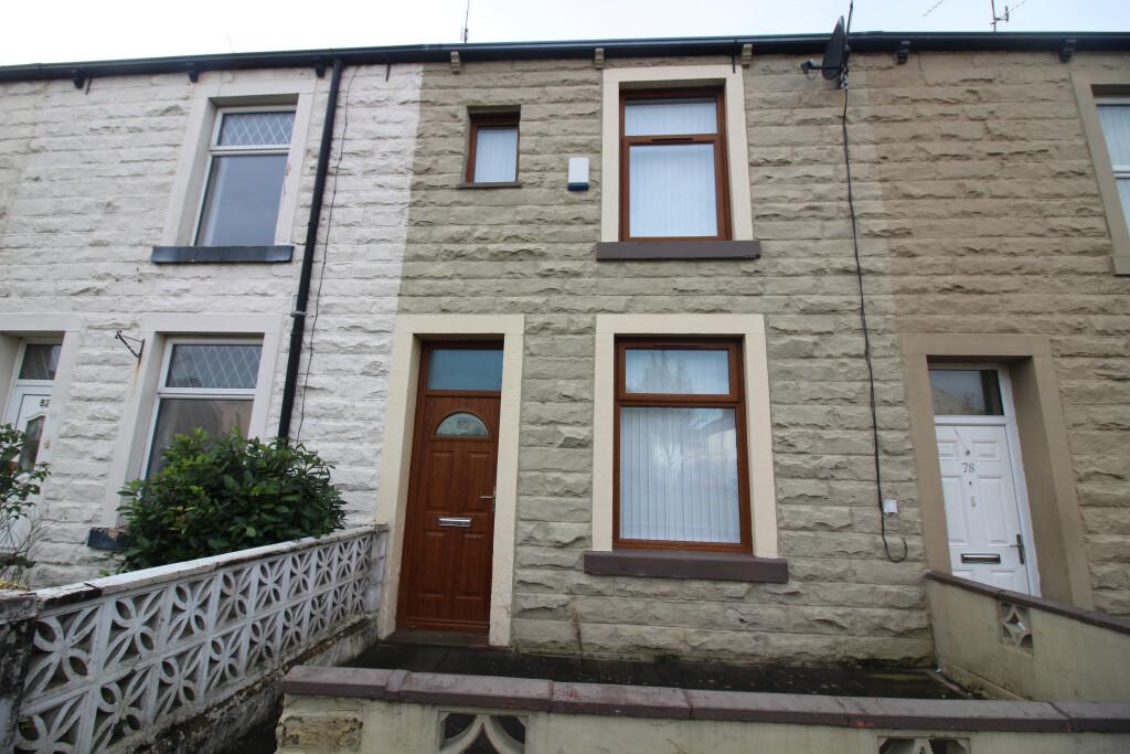 Russell Terrace, Padiham, Burnley... 2 bed terraced house £450 pcm (£