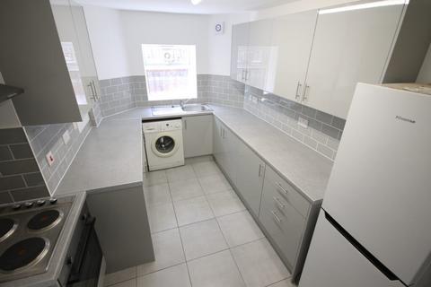 6 bedroom terraced house to rent, Ebberston Terrace, Hyde Park, Leeds, LS6 1AU