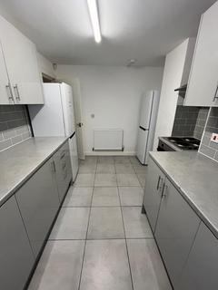 6 bedroom terraced house to rent, Ebberston Terrace, Hyde Park, Leeds, LS6 1AU