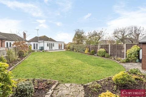13 Barton Close, Shepperton, TW17 9AQ