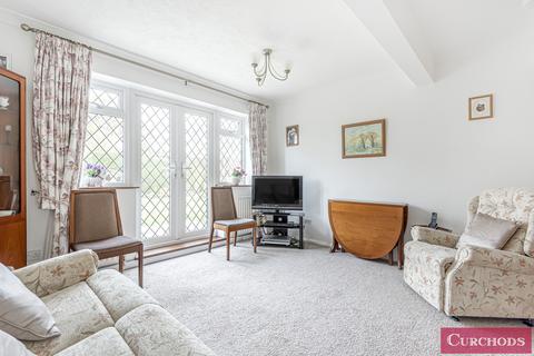 13 Barton Close, Shepperton, TW17 9AQ