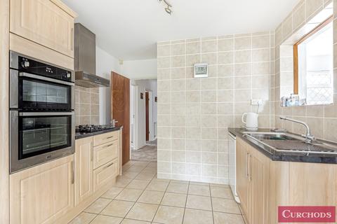 13 Barton Close, Shepperton, TW17 9AQ