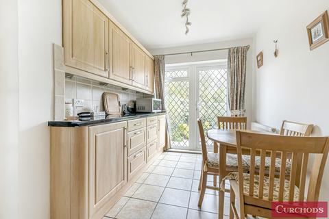 13 Barton Close, Shepperton, TW17 9AQ