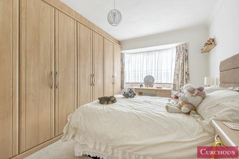 13 Barton Close, Shepperton, TW17 9AQ