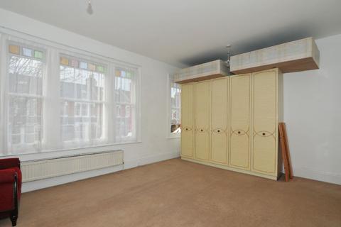 31 Hardwicke Road, London, N13 4SL